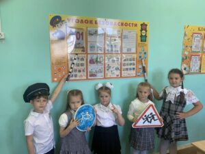 Участие в акции "Внимание – дети! Дорога в школу"